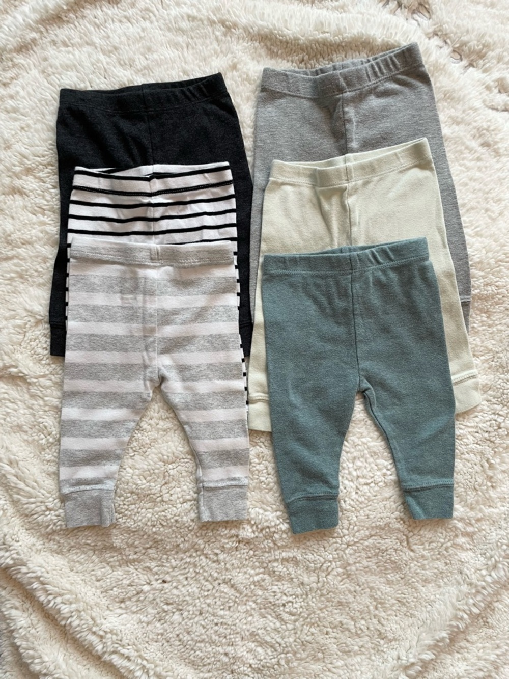 Bundle 6 pants / leggings - neutral colors - Size 0-3 months - unisex